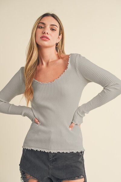 Aemi + Co women’s lettuce hem scoop neck long sleeve knit top in beige, styled with jeans for casual fall outfit