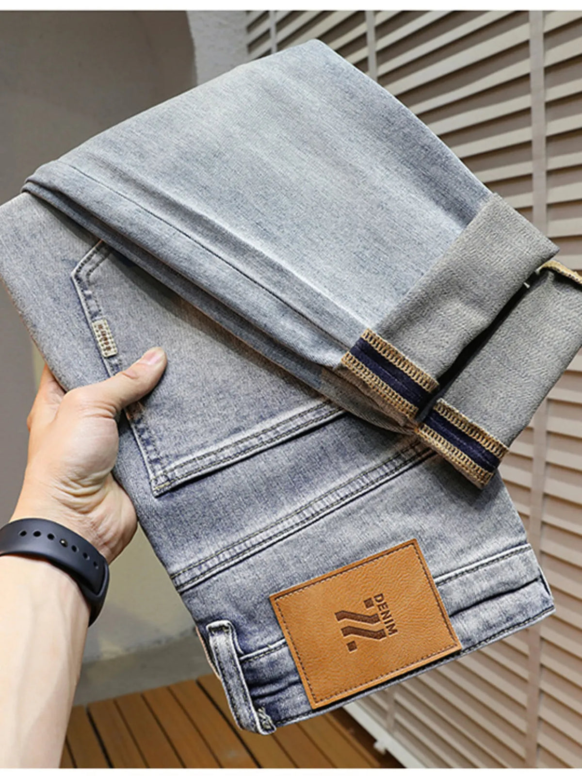 Men's distressed wide leg jeans in washed blue denim with knee rips, 90s grunge style