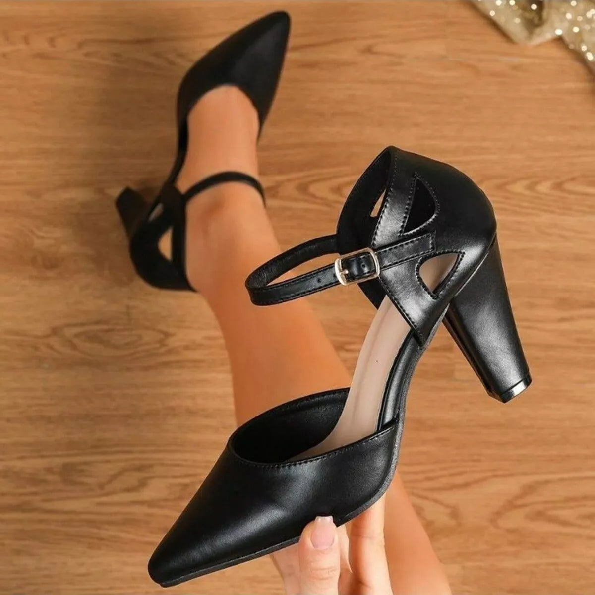 Women's Pointed Toe Block Heel Pumps in Black - Mid Heel Dress Shoes