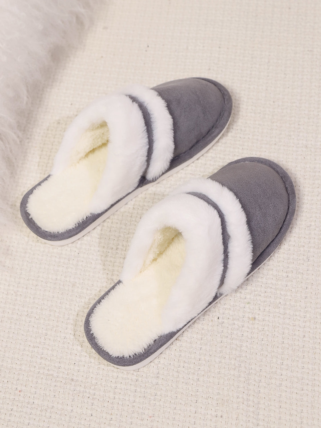 Contrast Faux Fur Round Toe Slippers Trandify Deal