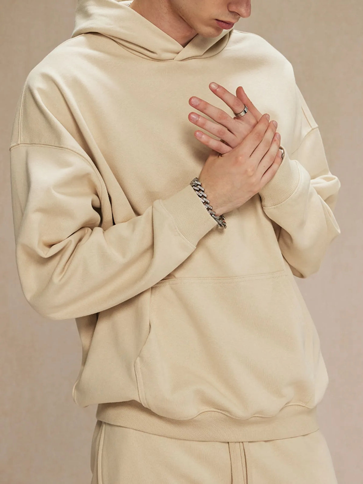 Men's oversized hoodie with kangaroo pocket – cozy long sleeve pullover for streetwear