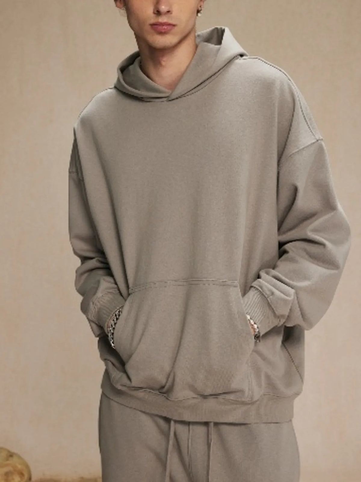 Men's oversized hoodie with kangaroo pocket – cozy long sleeve pullover for streetwear