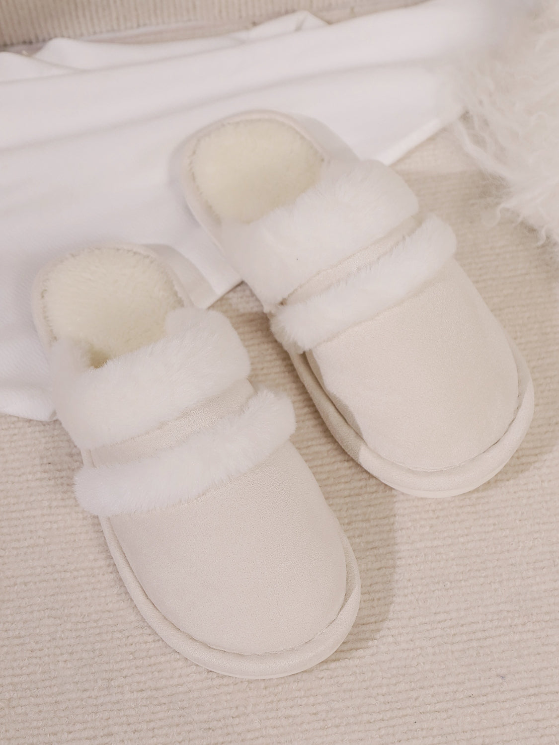 Contrast Faux Fur Round Toe Slippers Trandify Deal