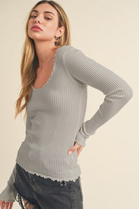 Aemi + Co women’s lettuce hem scoop neck long sleeve knit top in beige, styled with jeans for casual fall outfit