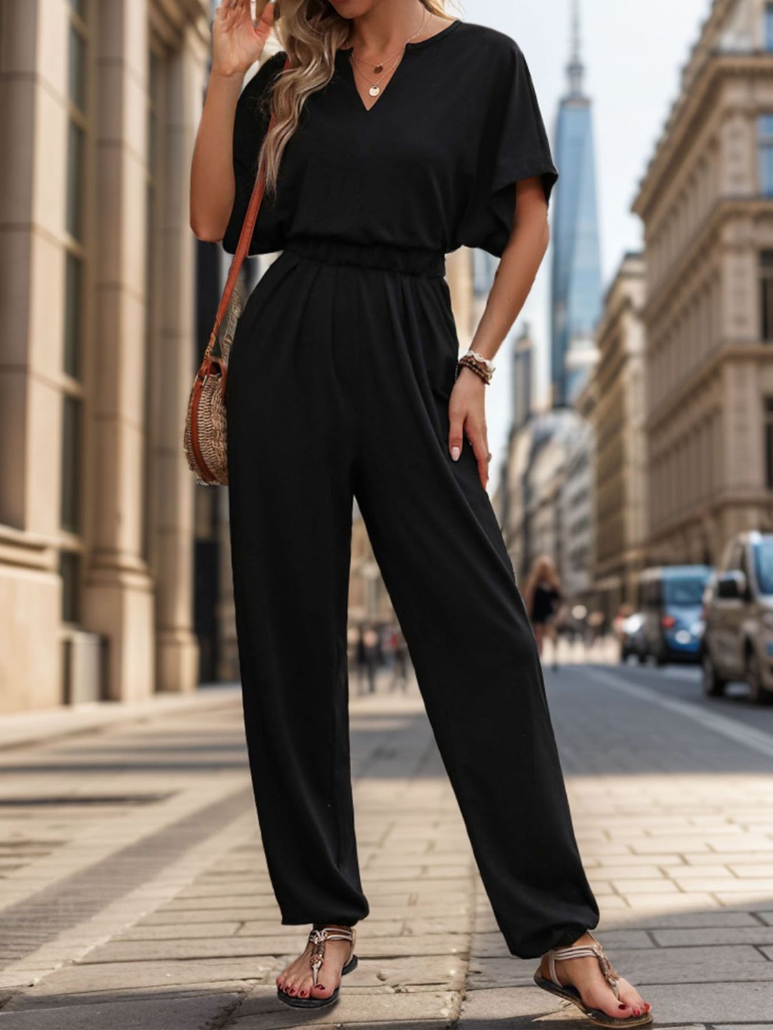 Trendy Straight-Leg Jumpsuit with Notched Neckline – Casual & Chic