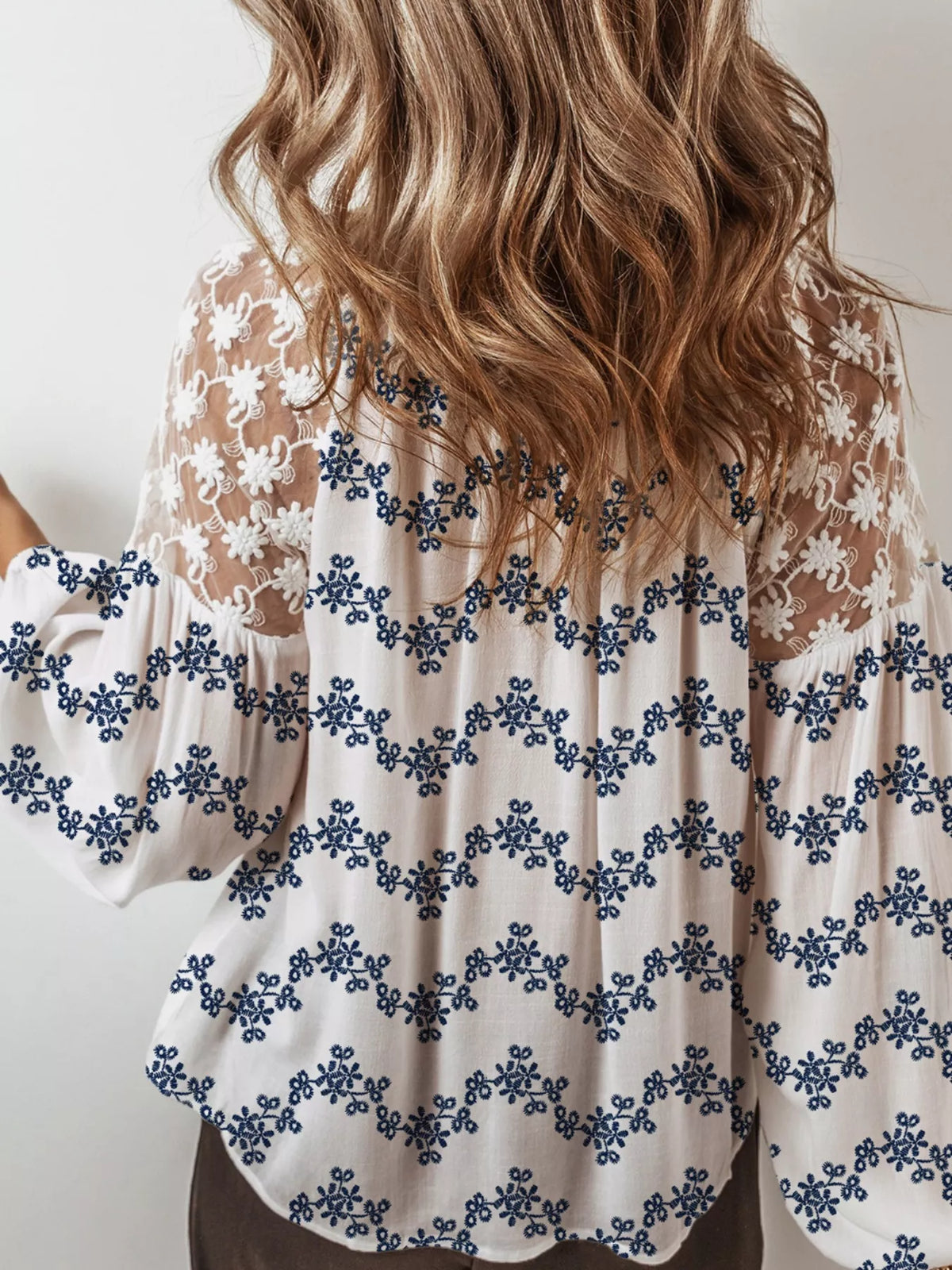 Elegant women's tie neck blouse in viscose