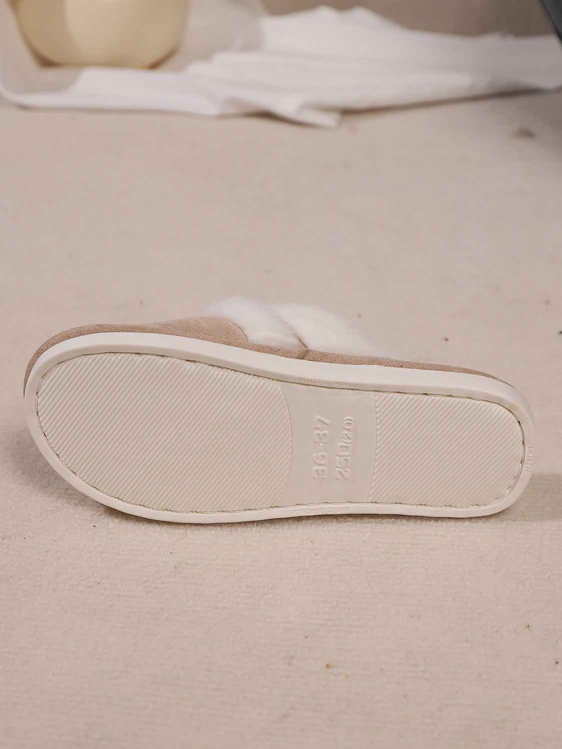 Contrast Faux Fur Round Toe Slippers Trandify Deal