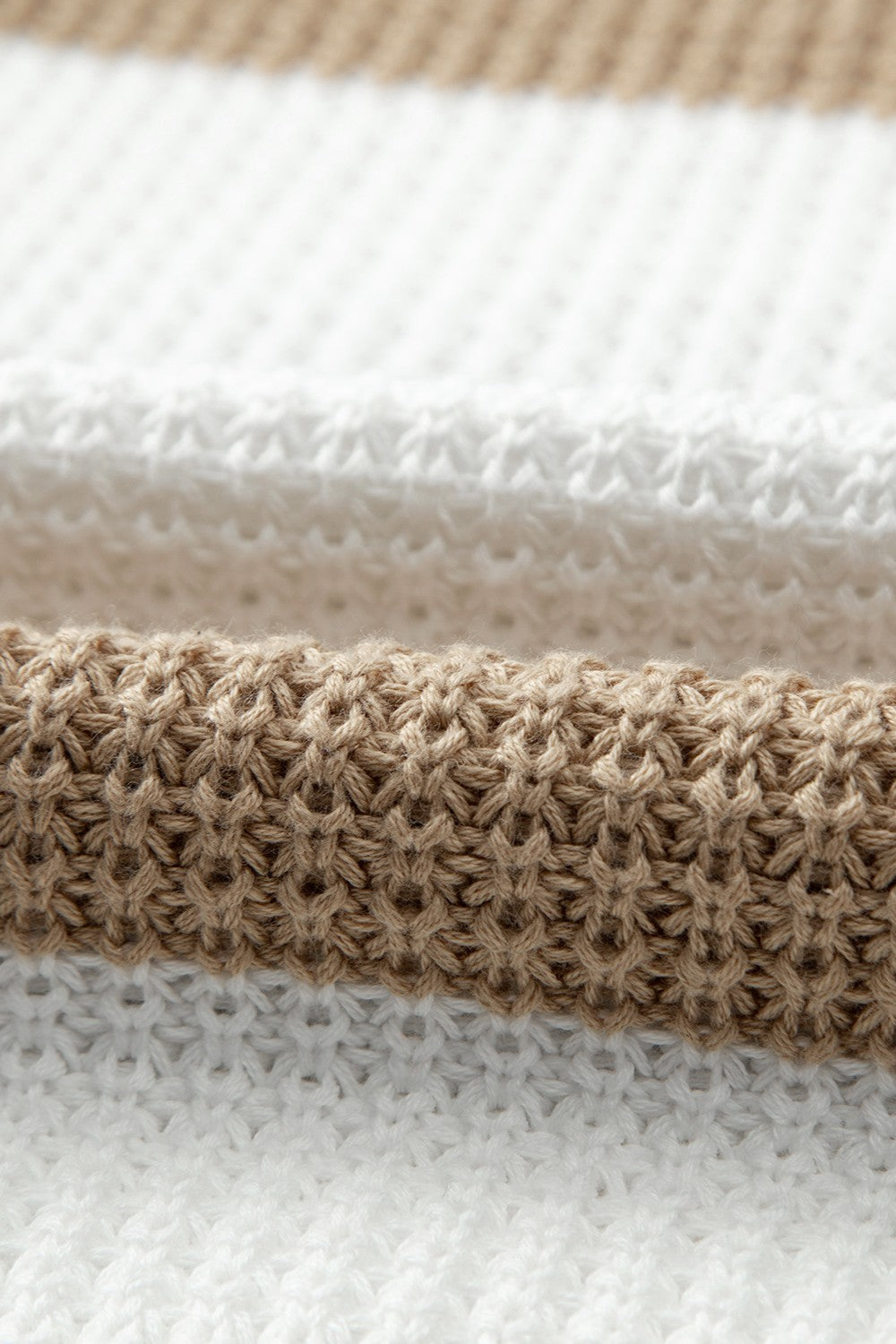 Color Block Round Neck Sweater – Trendy & Comfortable Knitwear Trandify Deal