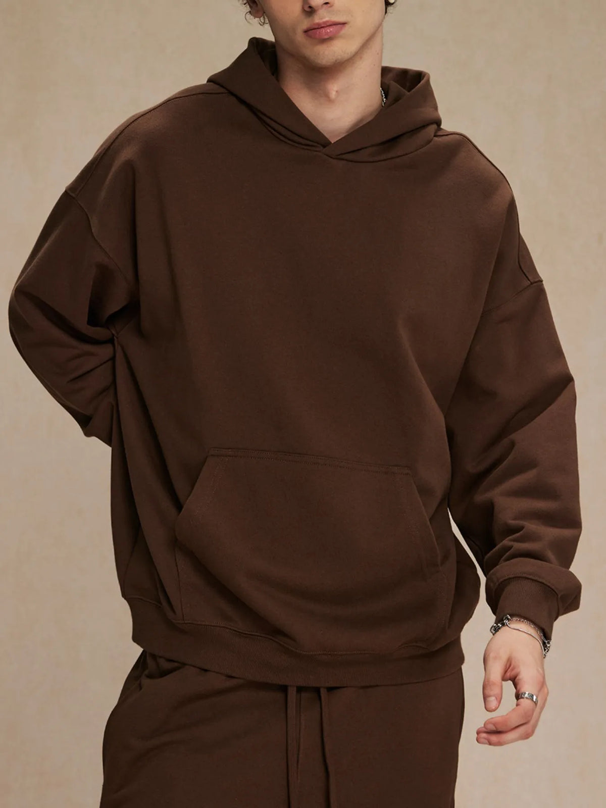 Men's oversized hoodie with kangaroo pocket – cozy long sleeve pullover for streetwear
