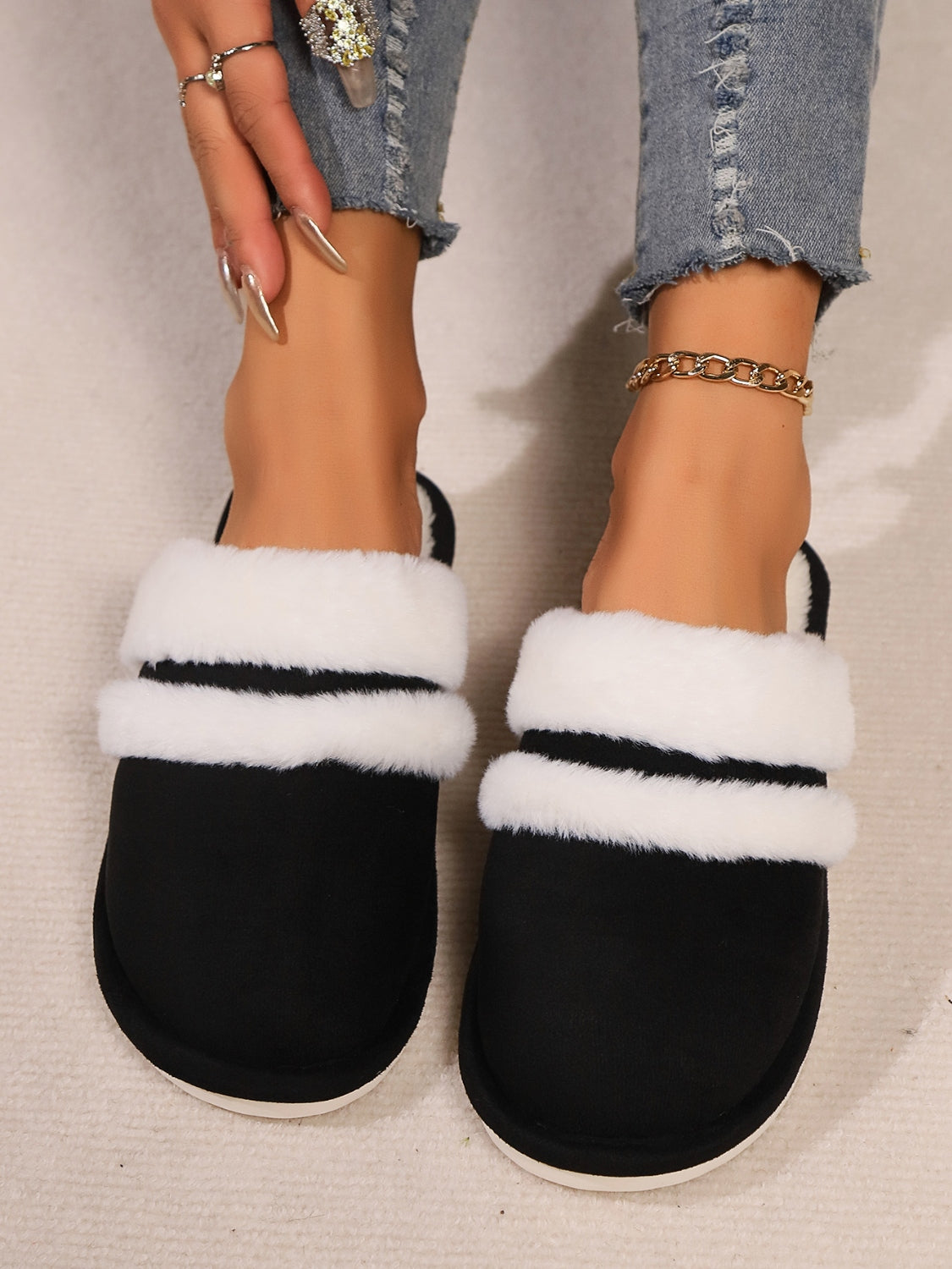Contrast Faux Fur Round Toe Slippers Trandify Deal