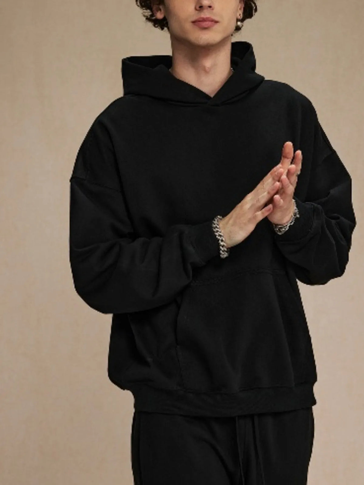 Men's oversized hoodie with kangaroo pocket – cozy long sleeve pullover for streetwear