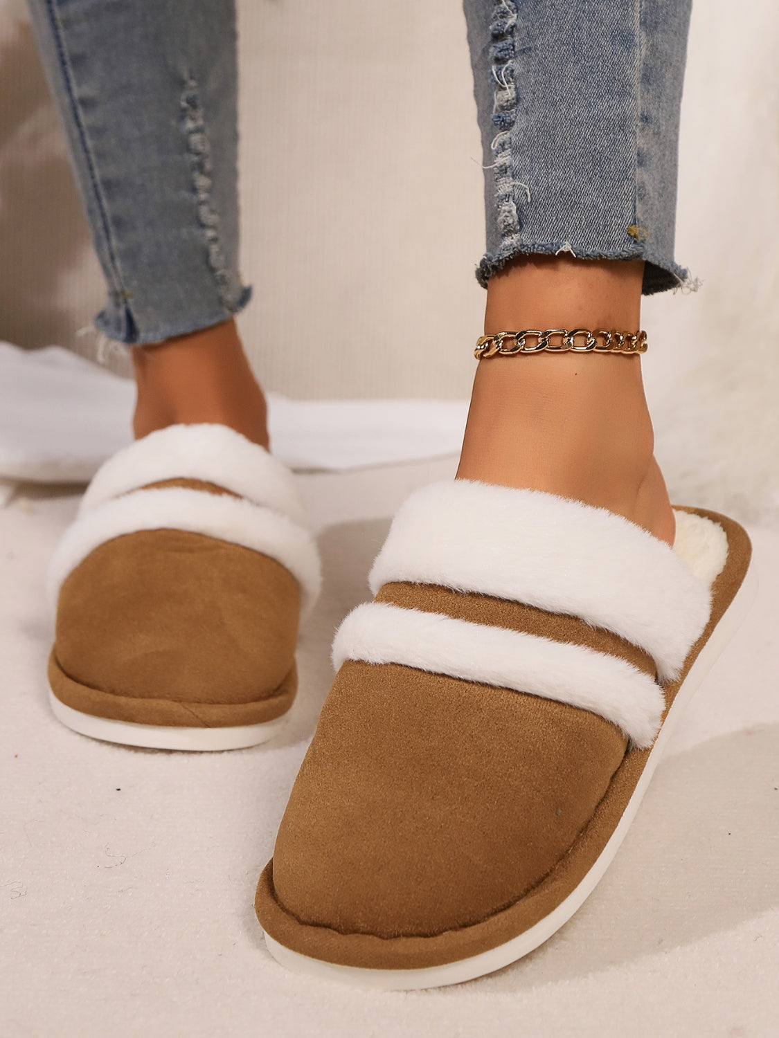 Contrast Faux Fur Round Toe Slippers Trandify Deal