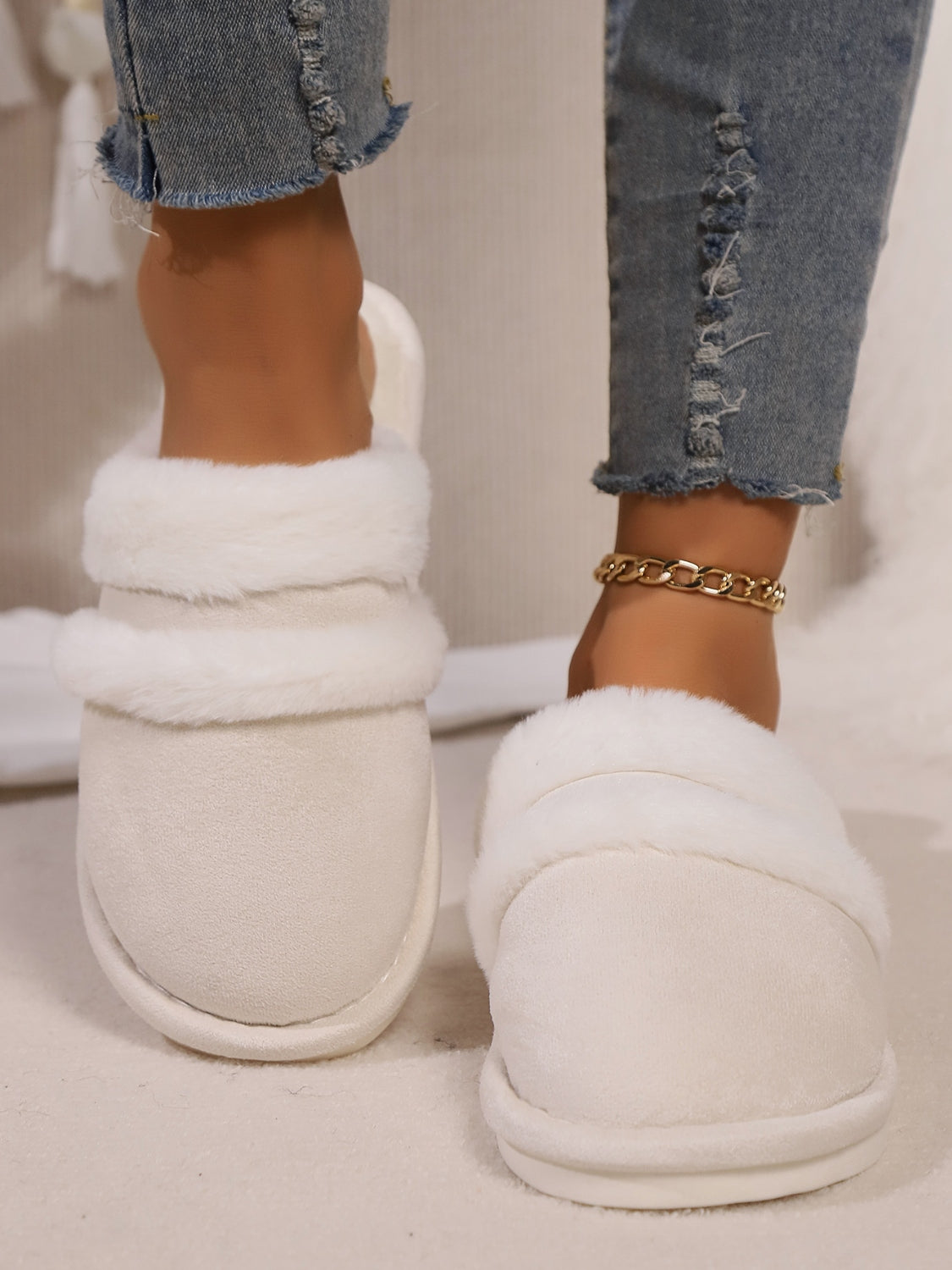 Contrast Faux Fur Round Toe Slippers Trandify Deal