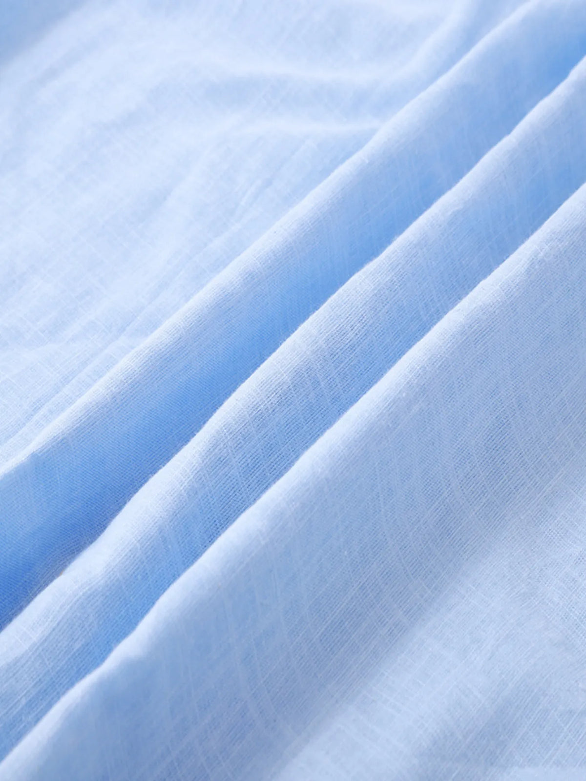 Premium stretch fabric men’s dress shirt with chest pocket – Trendy menswear essential