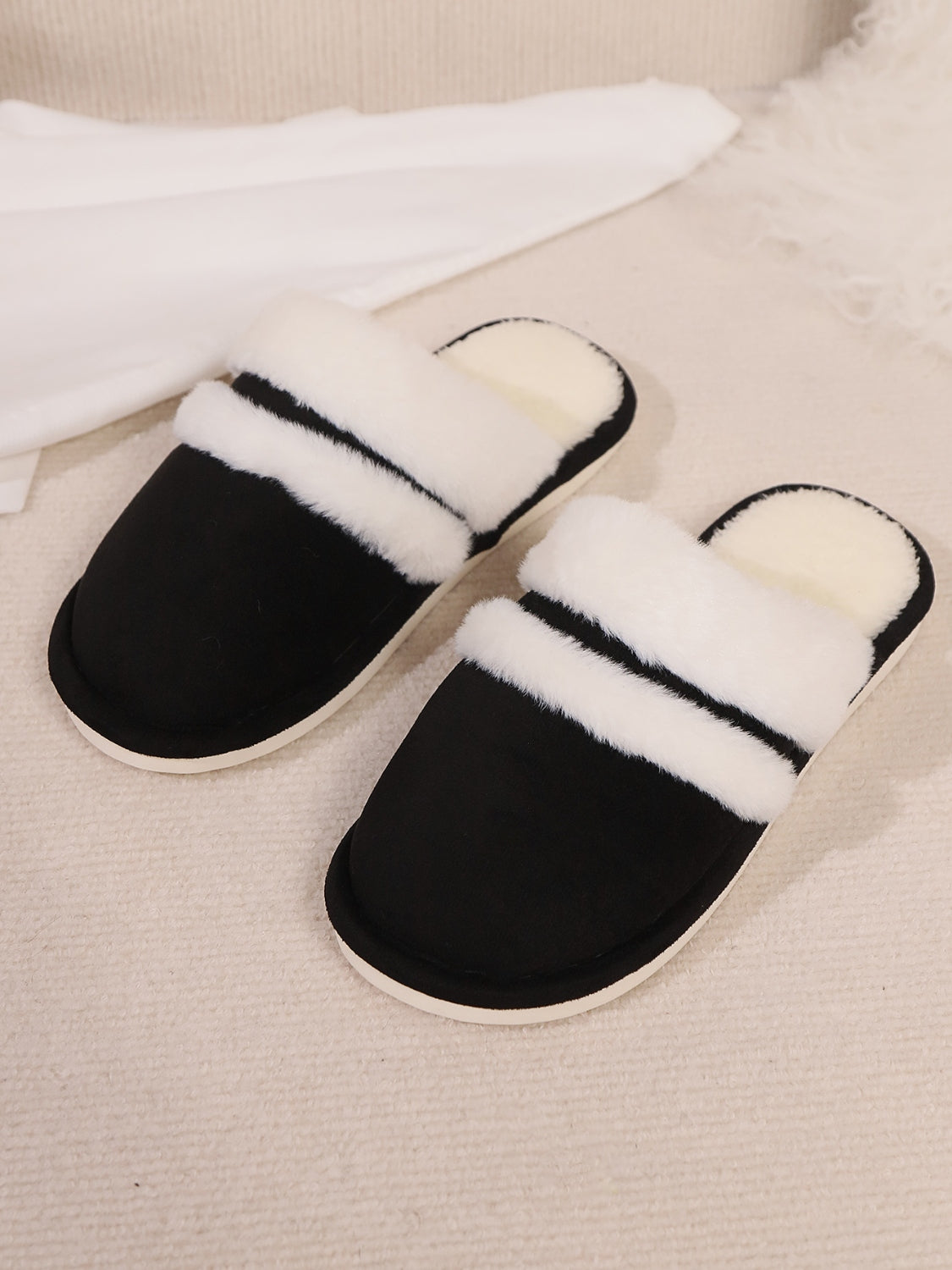 Contrast Faux Fur Round Toe Slippers Trandify Deal
