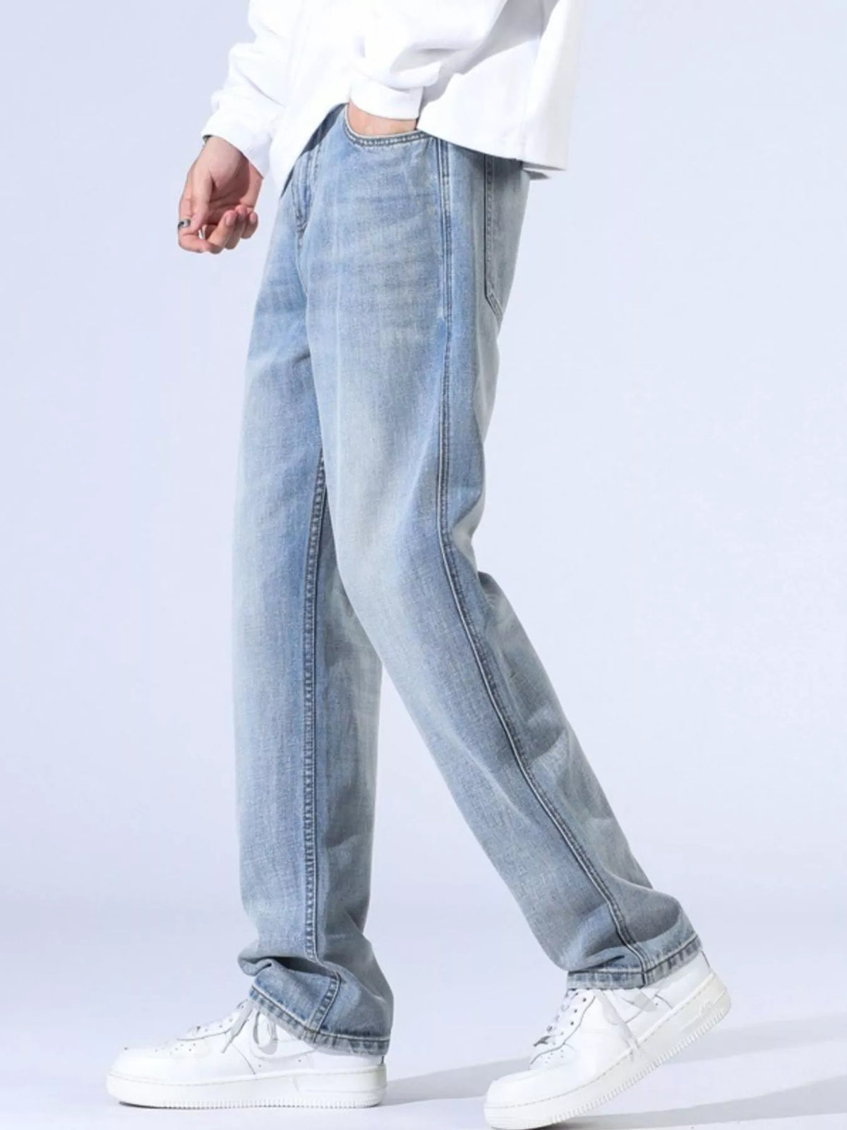 Men's relaxed fit wide leg jeans in blue wash - comfort stretch denim