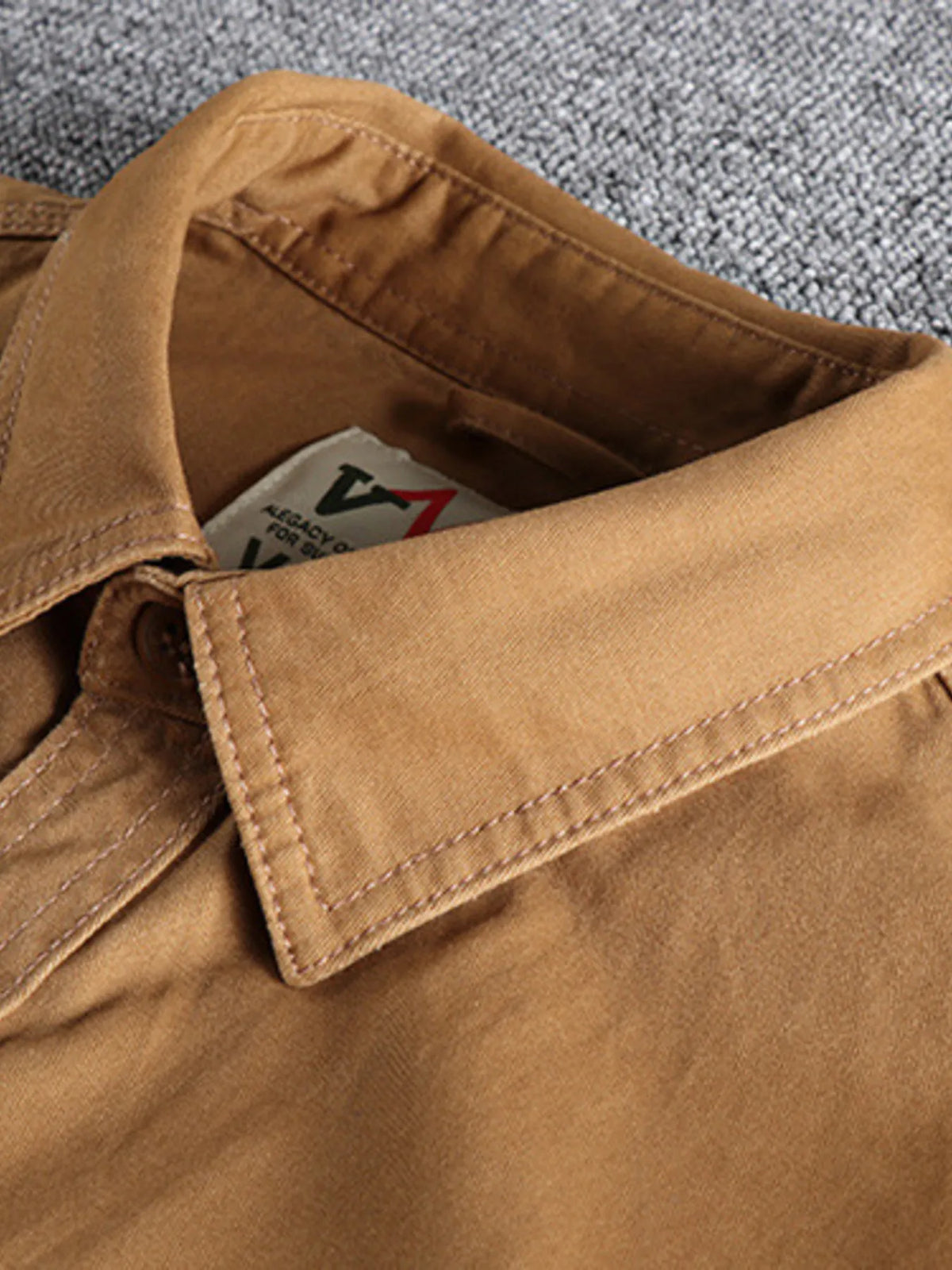 Plus size men’s button-up shirt with chest pockets for big & tall Hawaiian or office wear – breathable long sleeve casual shirt