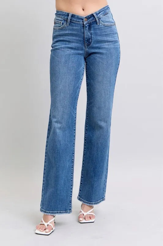 Judy Blue High Waist Straight Jeans in vintage wash with V-Front detail