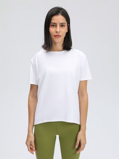 Soft breathable women's tee for gym and everyday outfits
