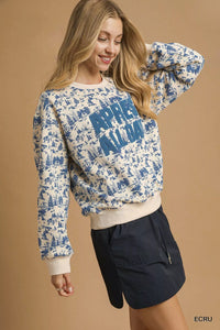 Oversized Cropped Sweatshirt in blue, women wearing soft fleece pullover with high-waisted jeans, Y2K streetwear fashion item.