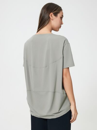 Soft breathable women's tee for gym and everyday outfits