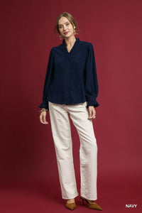 How to style an oversized puff sleeve shirt with jeans for women