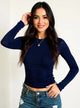 Women's slim-fit long sleeve fitted t-shirt in soft cotton, round neck casual top for layering