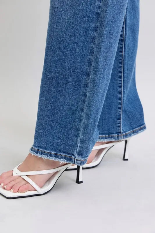 Judy Blue High Waist Straight Jeans in vintage wash with V-Front detail