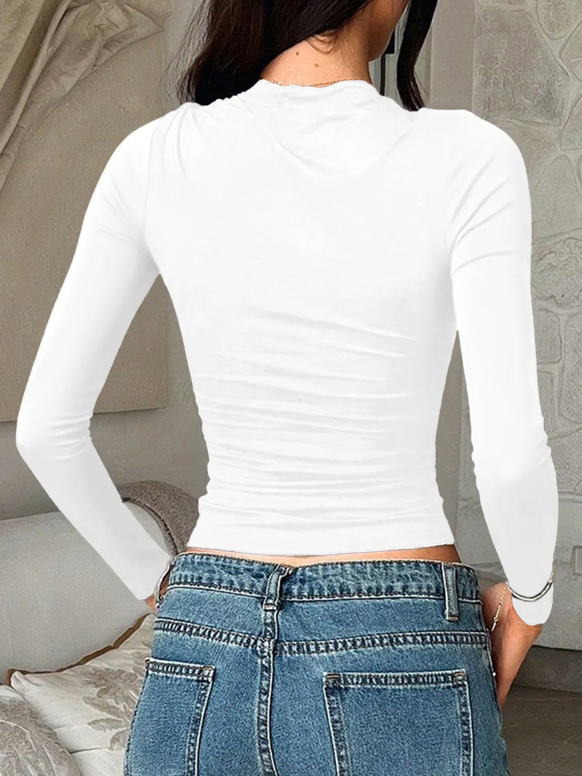 Women's slim-fit long sleeve fitted t-shirt in soft cotton, round neck casual top for layering