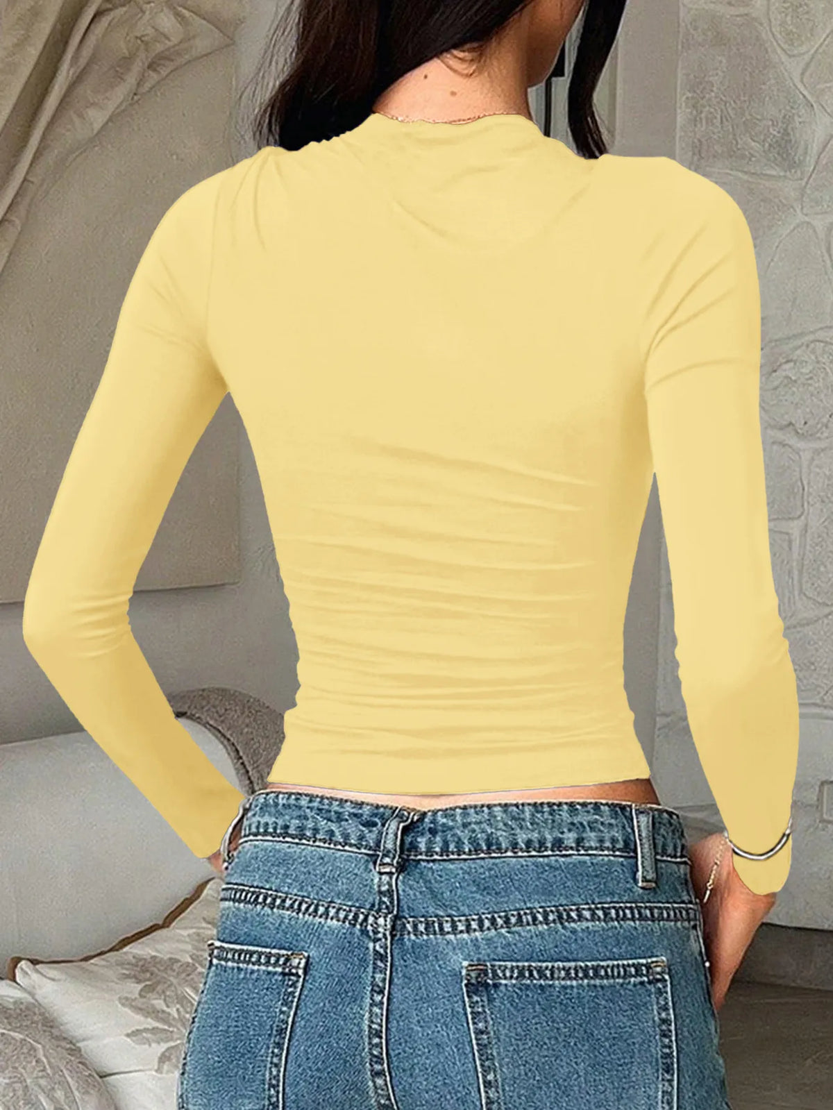 Women's slim-fit long sleeve fitted t-shirt in soft cotton, round neck casual top for layering