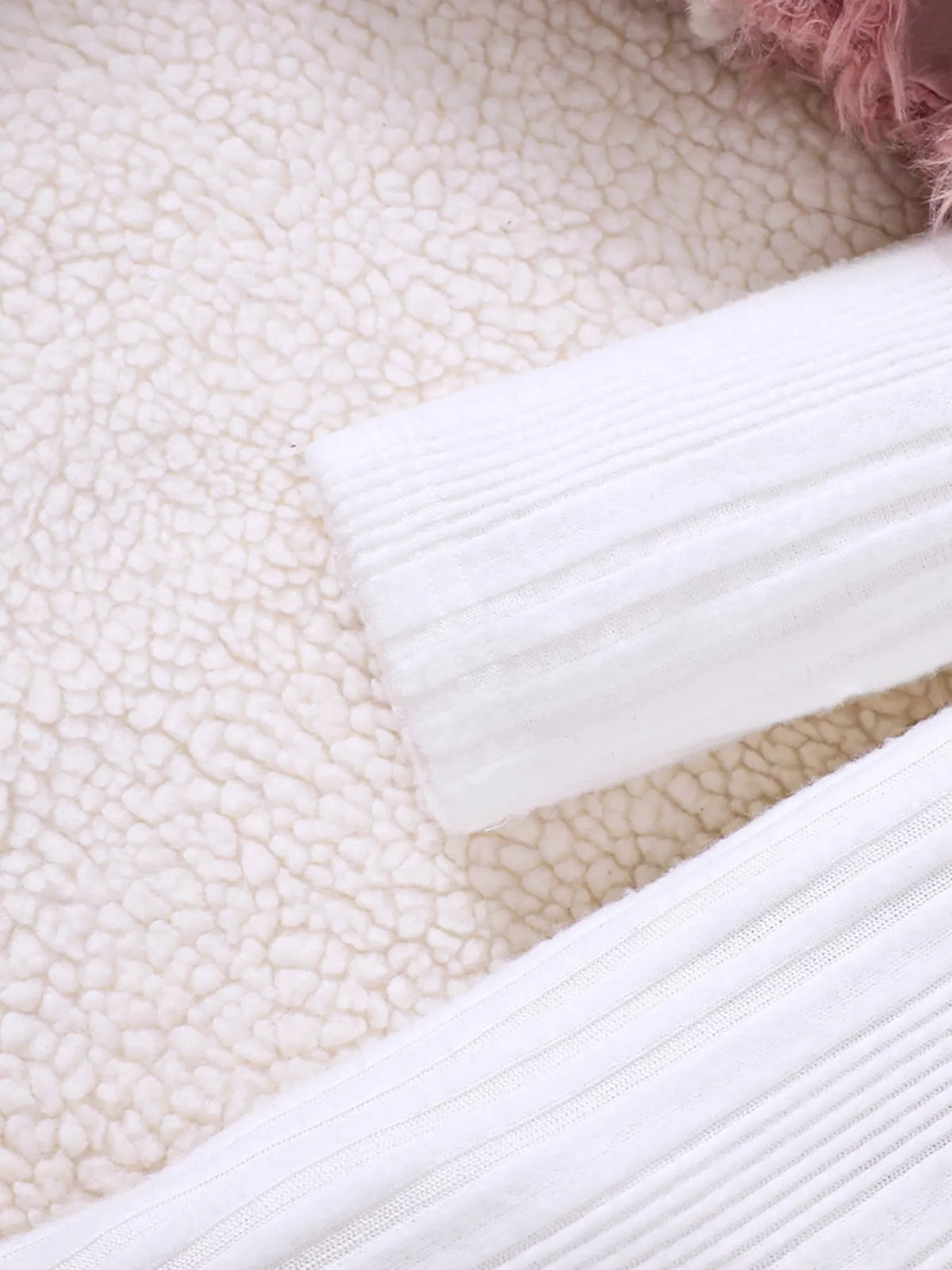 5ae3642b858a4e2ea794359203d4383e-Max-Origin