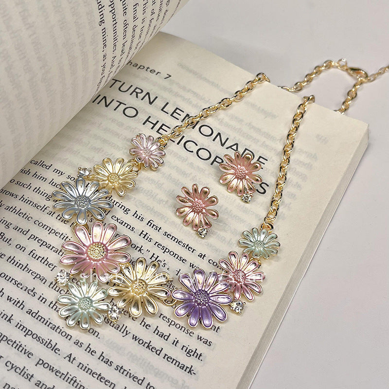 Alloy Rhinestone Daisy Necklace Trandify Deal