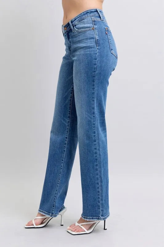 Judy Blue High Waist Straight Jeans in vintage wash with V-Front detail