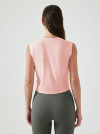 Breathable workout shirt for women with round neck and stretchy fit