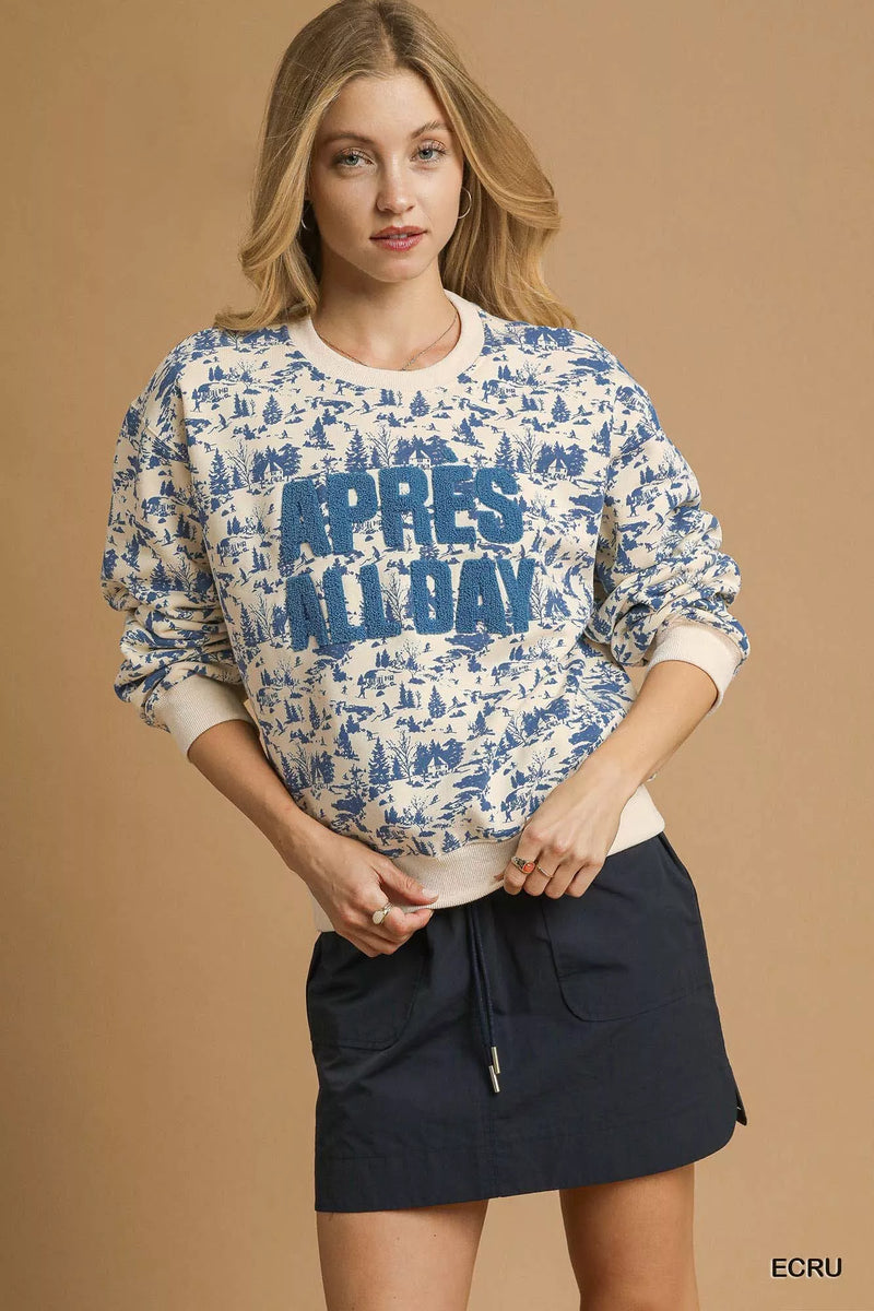 Oversized Cropped Sweatshirt in blue, women wearing soft fleece pullover with high-waisted jeans, Y2K streetwear fashion item.