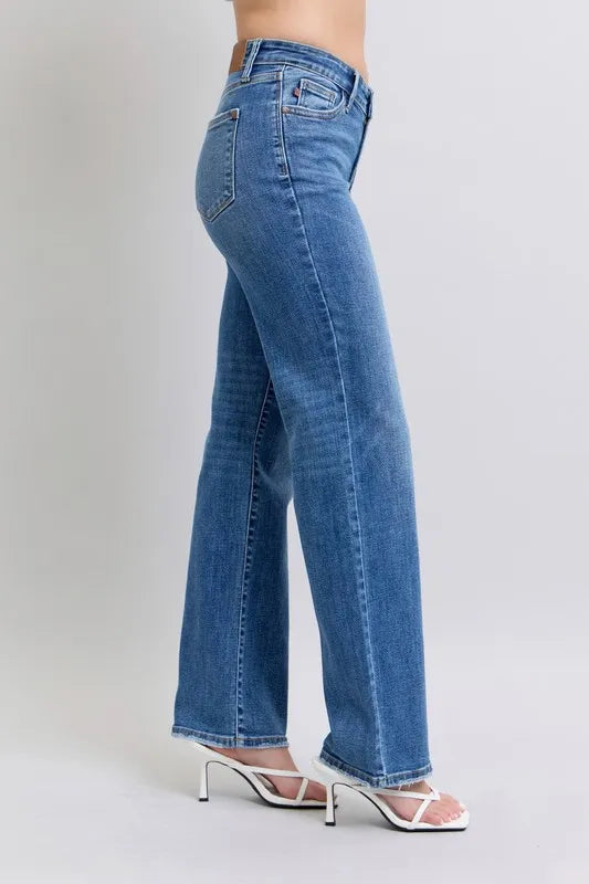 Judy Blue High Waist Straight Jeans in vintage wash with V-Front detail