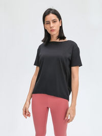 Soft breathable women's tee for gym and everyday outfits