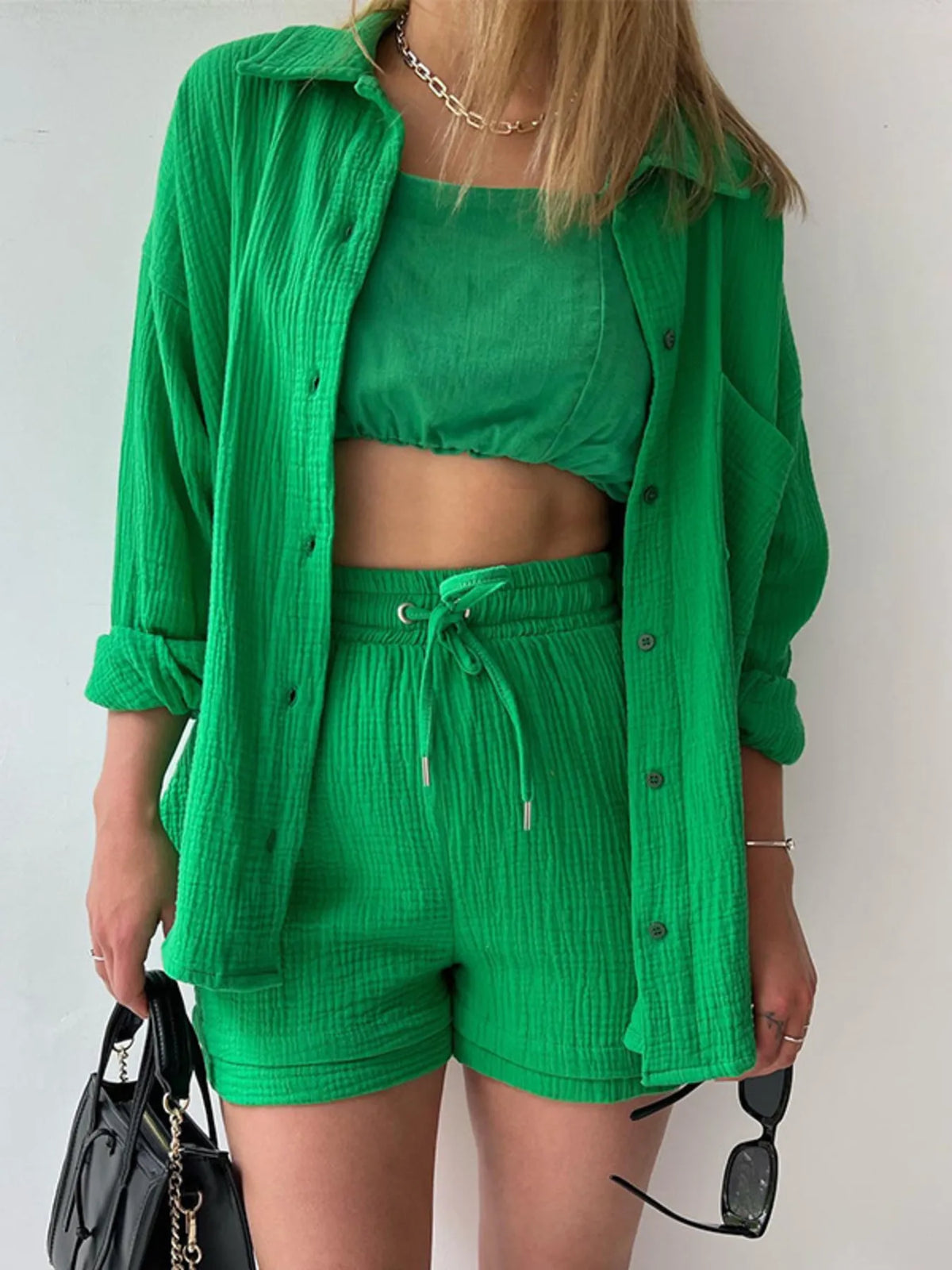 Trendy linen-blend two-piece set for women, stylish matching shirt and shorts