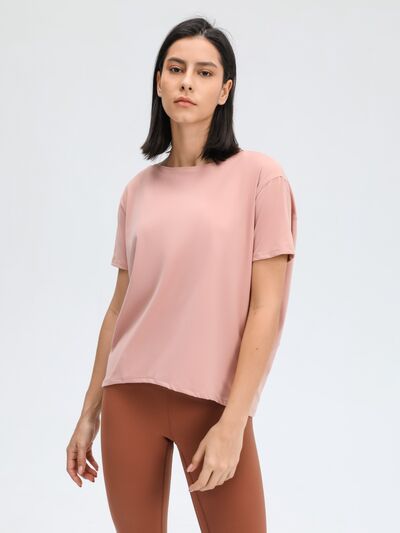 Soft breathable women's tee for gym and everyday outfits
