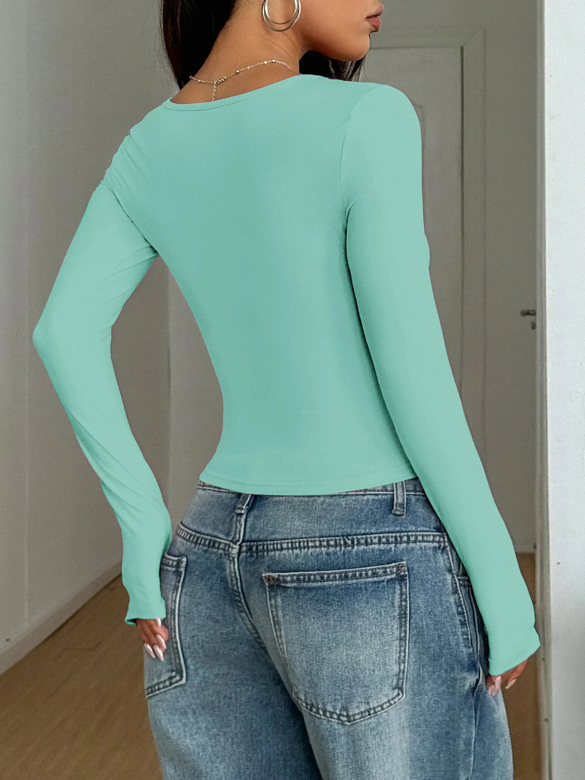 Trendy Square Neck Fitted Tee – Women’s Layering Essential – Soft & Comfortable