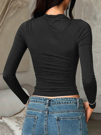 Women's slim-fit long sleeve fitted t-shirt in soft cotton, round neck casual top for layering