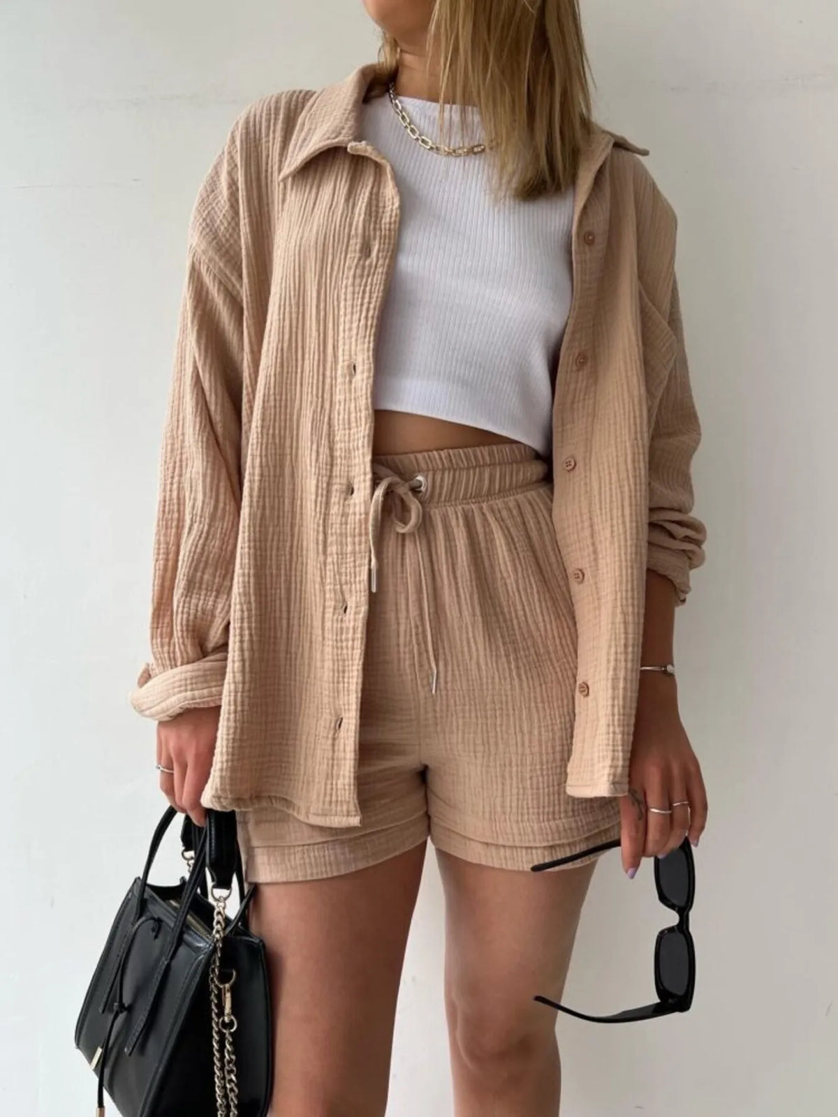 Trendy linen-blend two-piece set for women, stylish matching shirt and shorts
