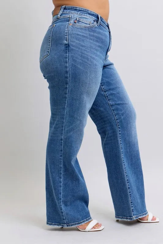 Judy Blue High Waist Straight Jeans in vintage wash with V-Front detail