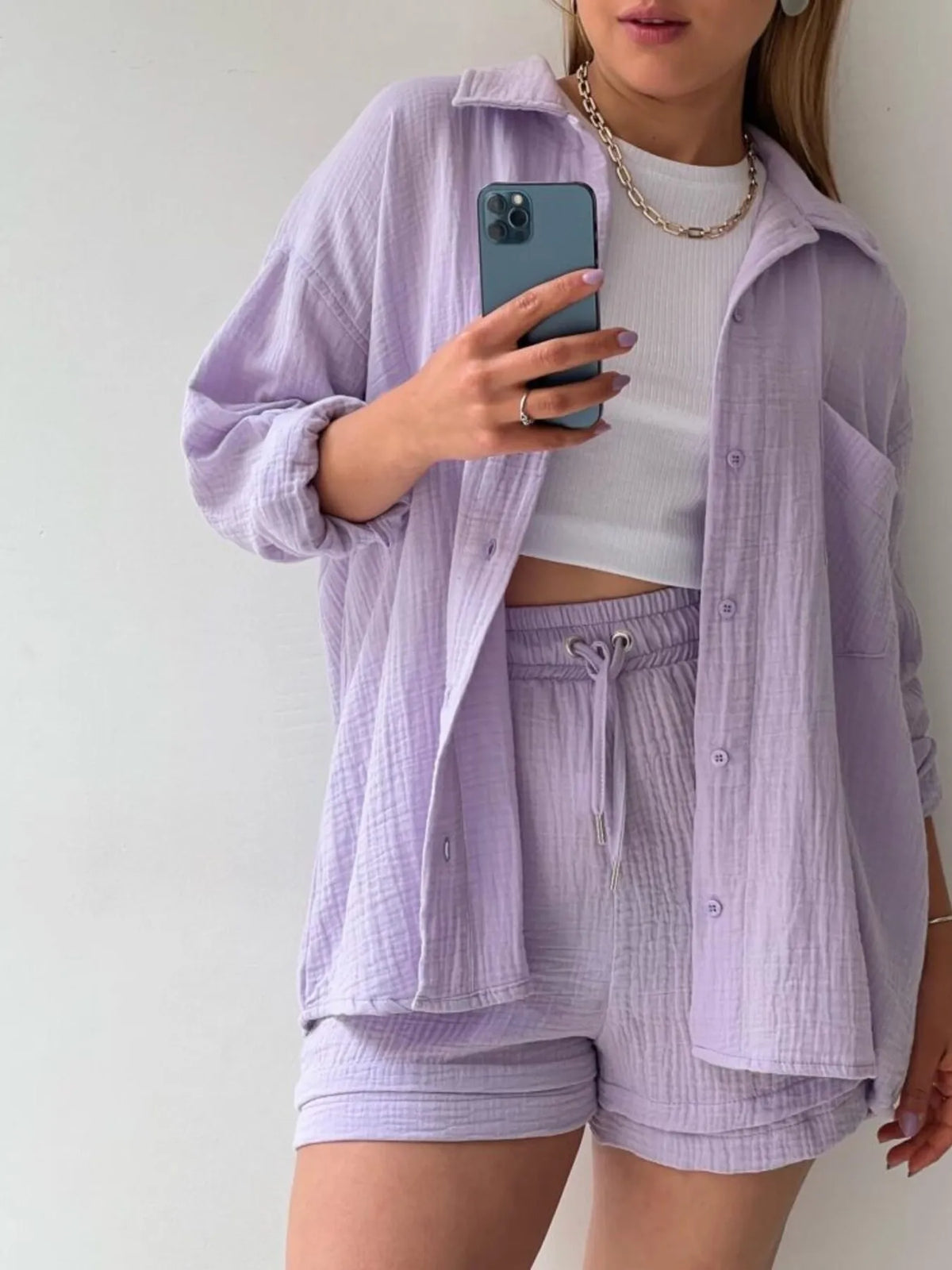 Trendy linen-blend two-piece set for women, stylish matching shirt and shorts