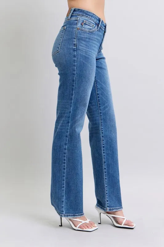 Judy Blue High Waist Straight Jeans in vintage wash with V-Front detail