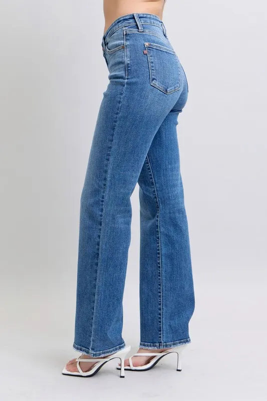 Judy Blue High Waist Straight Jeans in vintage wash with V-Front detail
