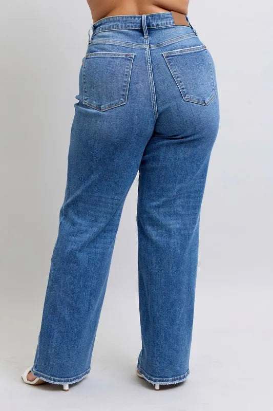 Judy Blue High Waist Straight Jeans in vintage wash with V-Front detail
