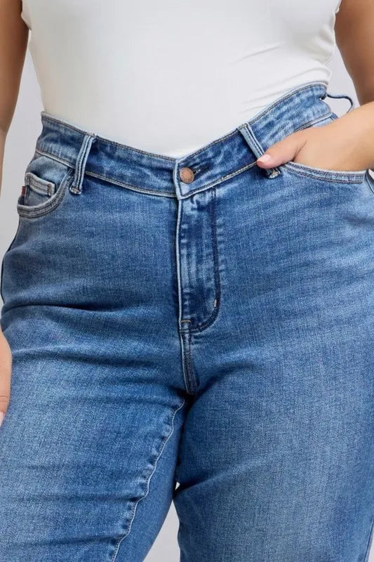 Judy Blue High Waist Straight Jeans in vintage wash with V-Front detail