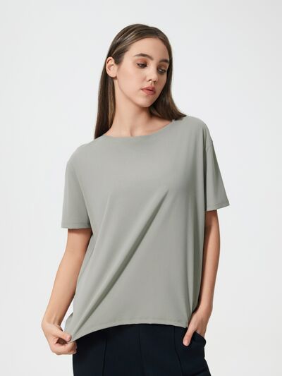 Soft breathable women's tee for gym and everyday outfits